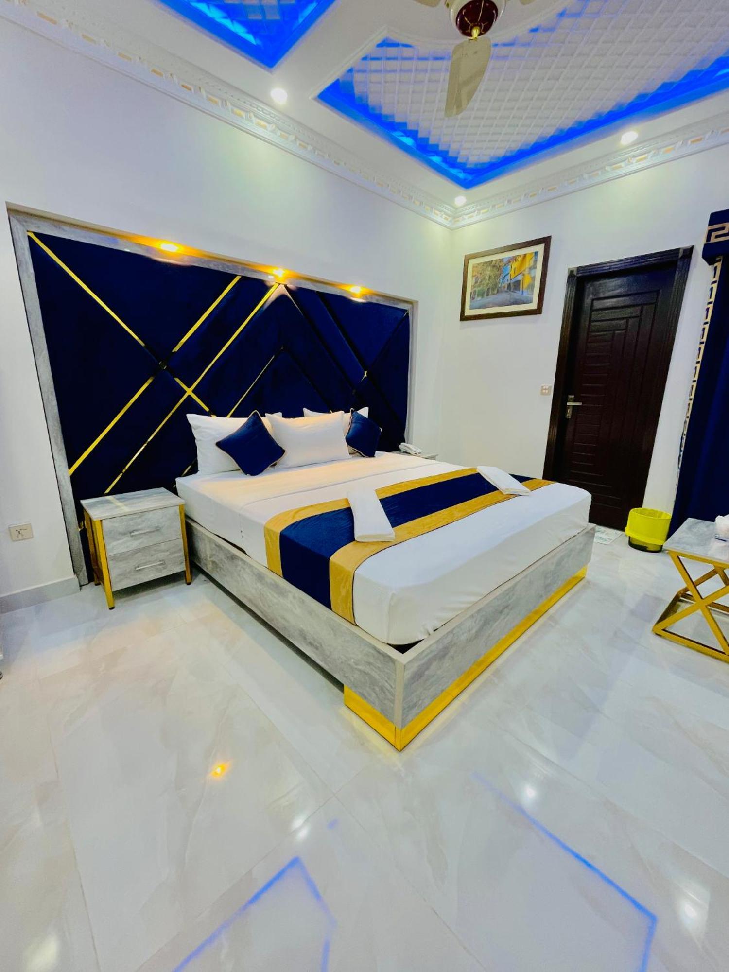 Hotel Crown Lahore Exterior foto