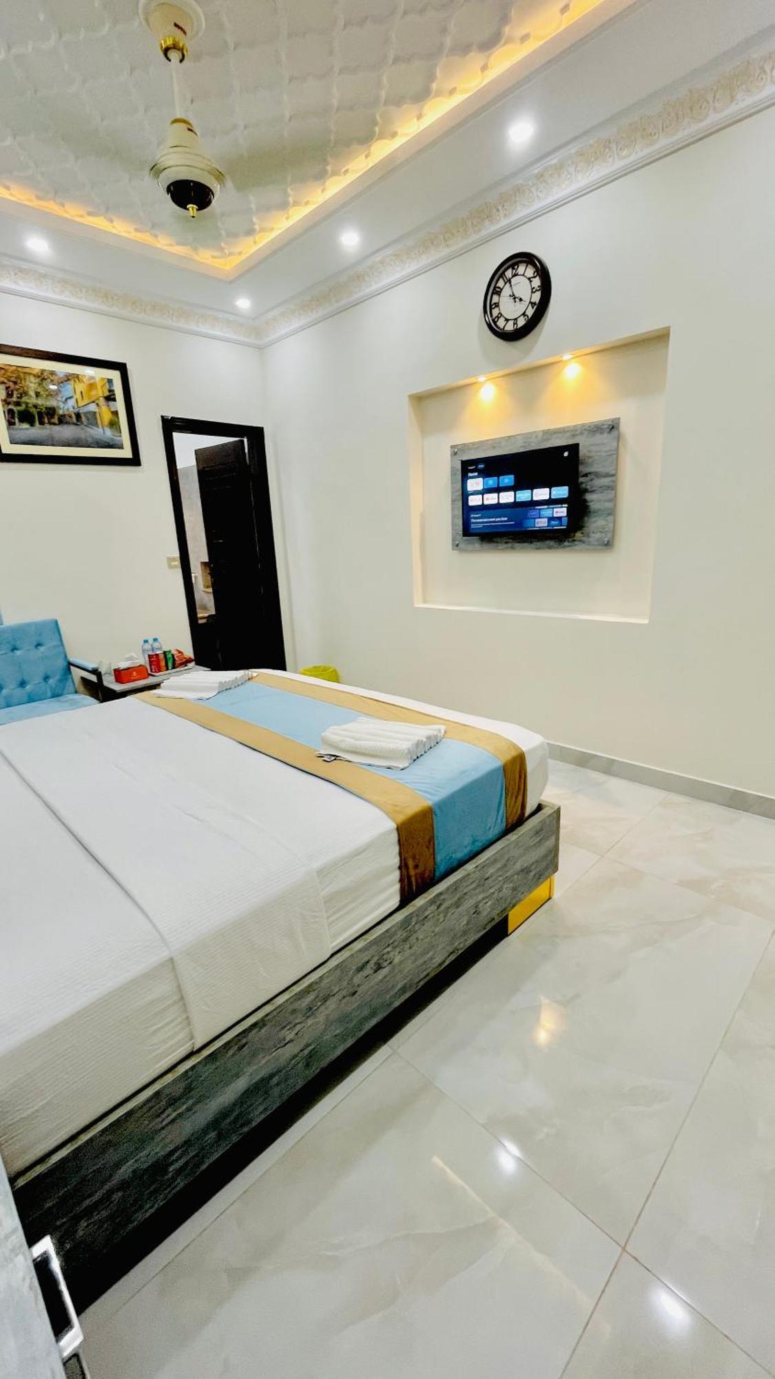 Hotel Crown Lahore Exterior foto